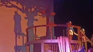 La revisión teatral de la muerte del señor feudal emociona a O Grove