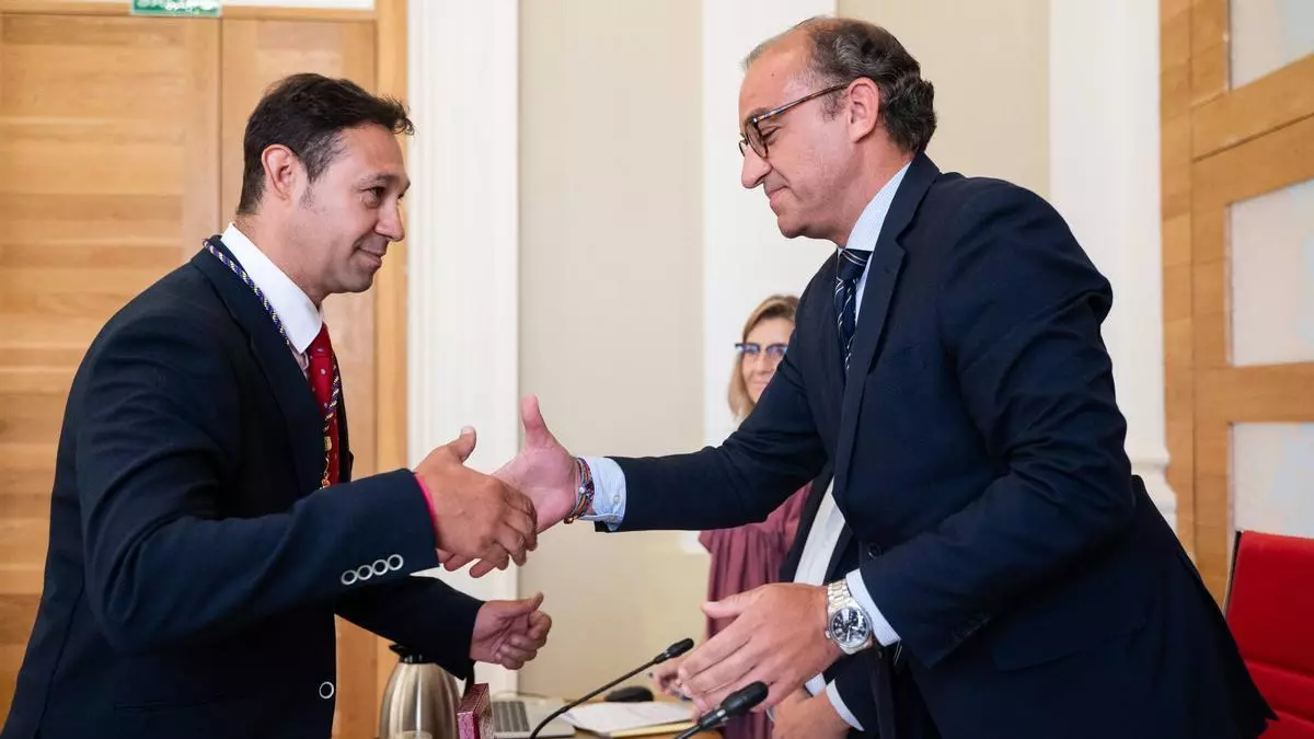 El nuevo concejal de Cáceres pulsa la cuenta atrás de la segunda remodelación del Gobierno de Mateos