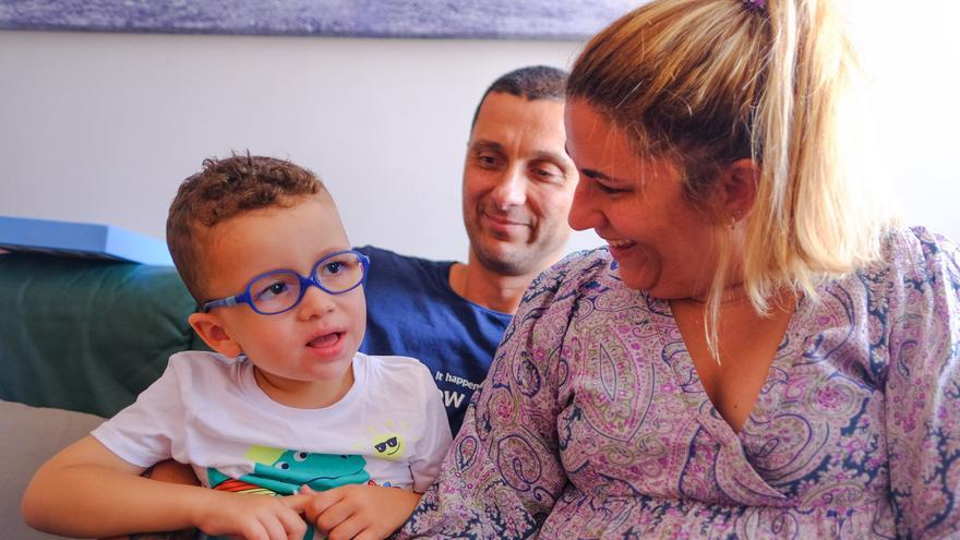 Enzo, el único paciente afectado por el síndrome Syngap1 en Canarias