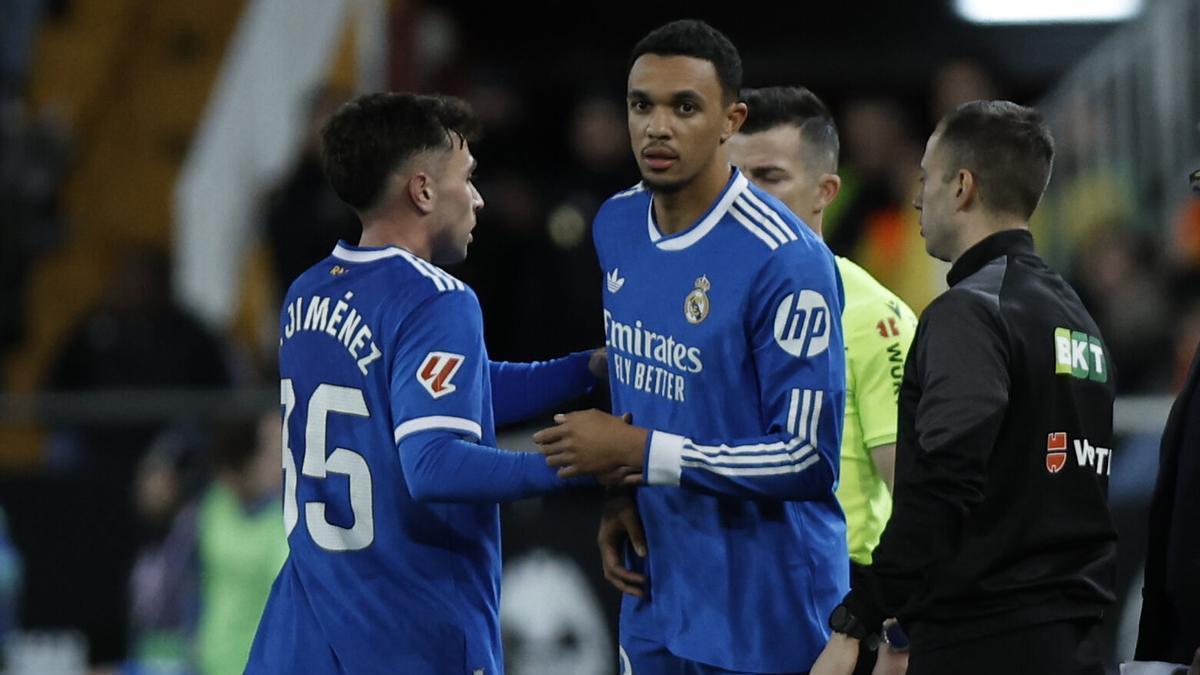 Trent, en un encuentro con el Real Madrid