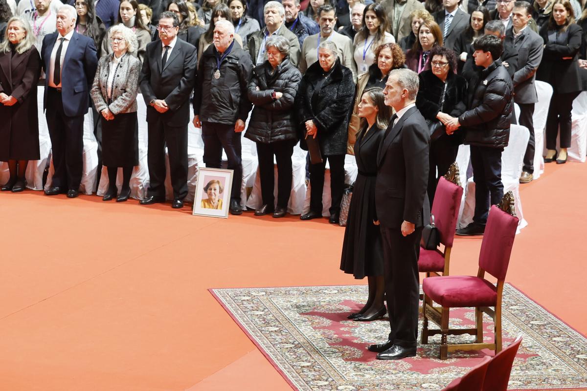 El rey Felipe y la reina Letizia, durante el funeral.