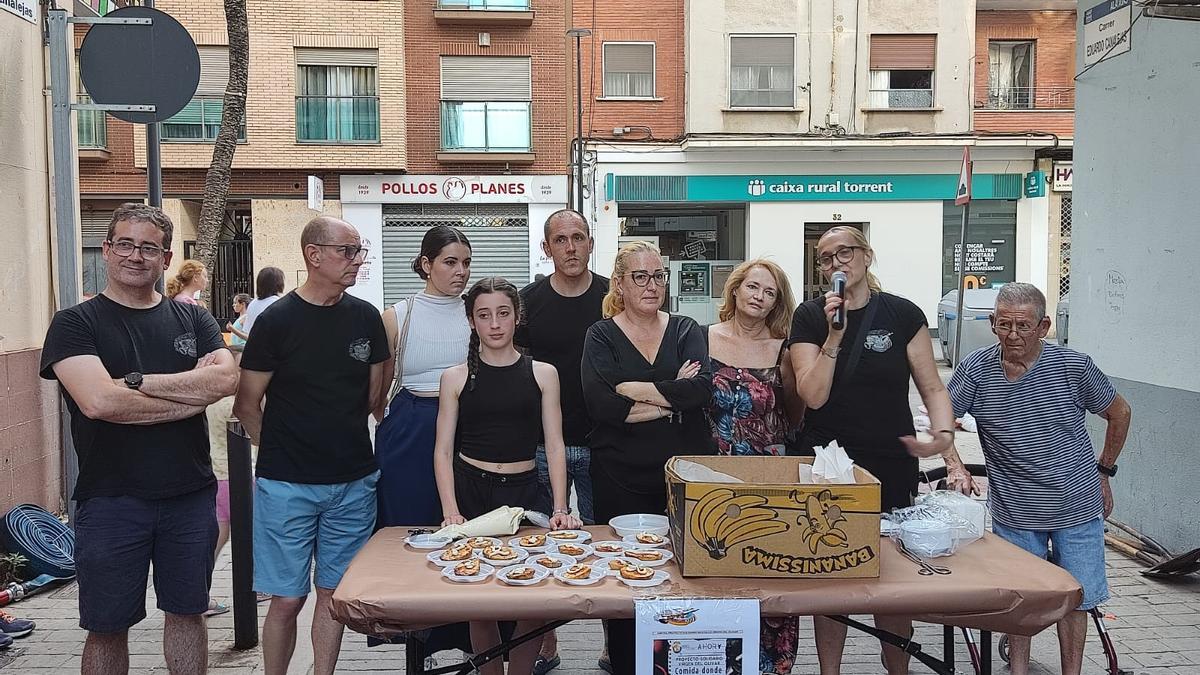 Presentación de la tapa solidaria en la falla Virgen del Olivar.