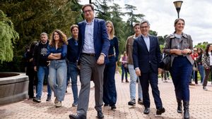 Óscar López, durante el acto celebrado por el PSOE en el Parque del Oeste con motivo del 2 de Mayo en Madrid.