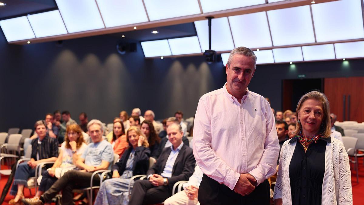 Manuel Romera y Cecilia Canteli, en el Club LA NUEVA ESPAÑA.