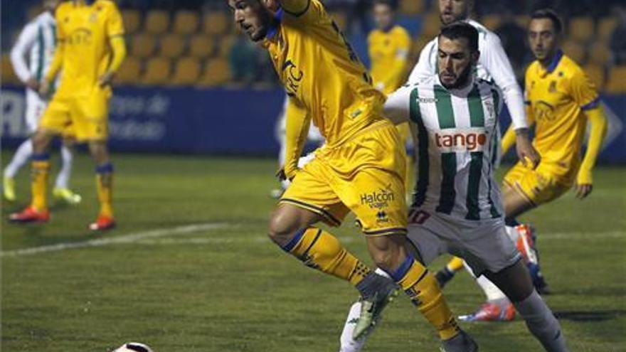 Sandoval convoca a Loureiro, Vallejo y Caro para el partido del Alcorcón