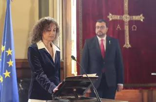 Así asumió Eva Ledo la consejería de Educación de Asturias, en plena revuelta de profesores: se acercó a manifestantes de la concertada y promete diálogo "para recobrar confianza"