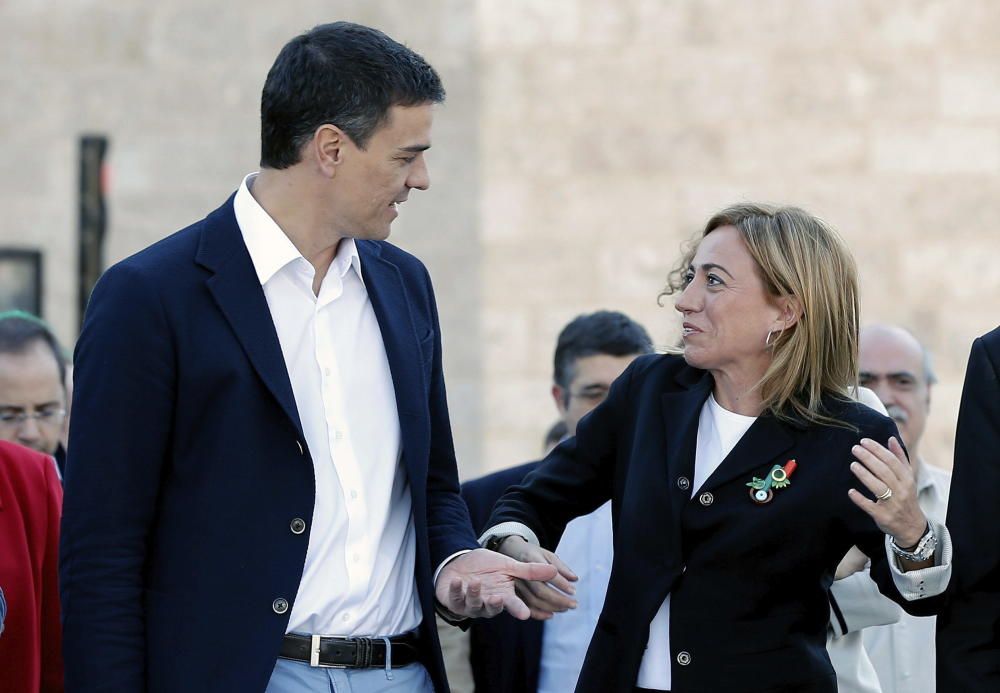 La ex ministra, durante un acto con Pedro Sánchez. En 2014, tras la llegada de Sánchez a la secretaría general, fue elegida Secretaria de Relaciones Internacionales del PSOE.