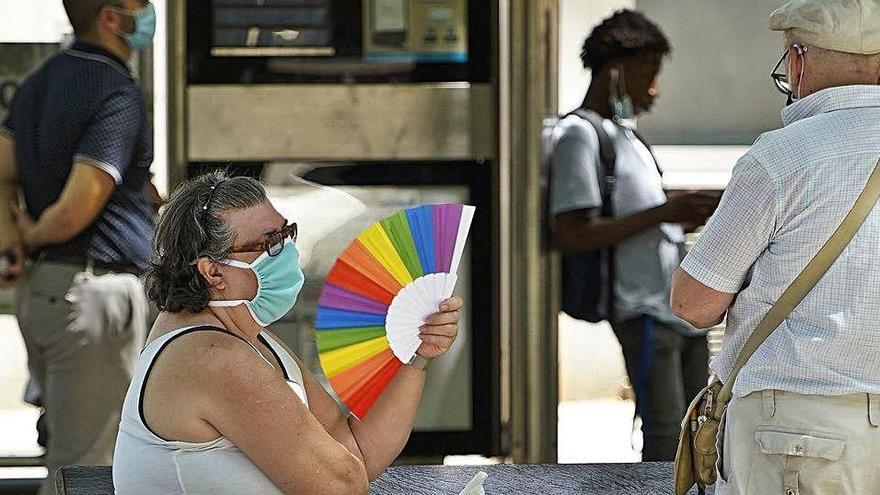 Nits tropicals arreu de la província i termòmetres per sobre dels 35 graus