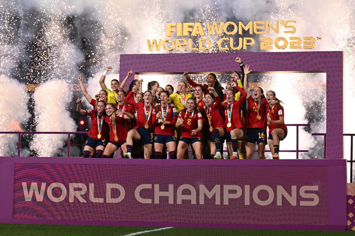 Ivana Andrés levanta la copa al cielo de Sídney