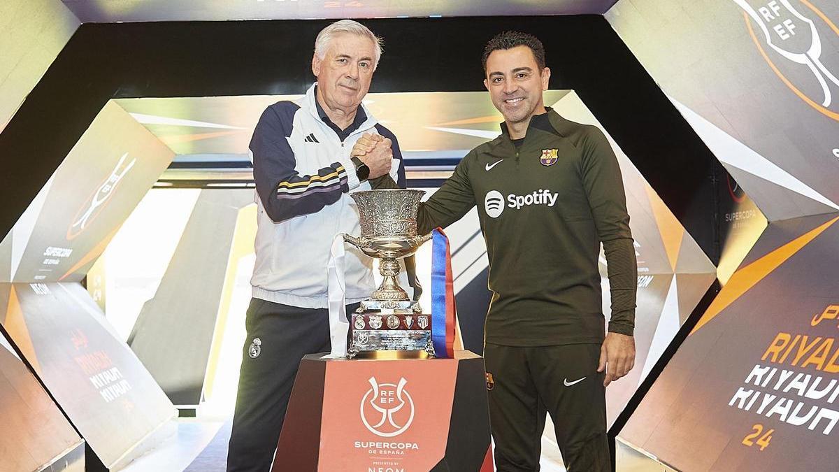 Ancelotti y Xavi antes de la final de la Supercopa de España