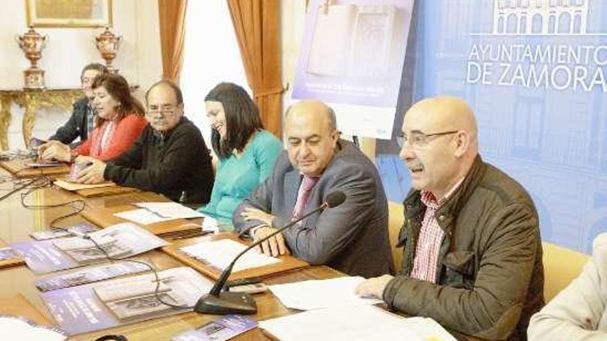 Presentación de la XXXIII Feria del Libro en el Ayuntamiento. Foto Emilio Fraile