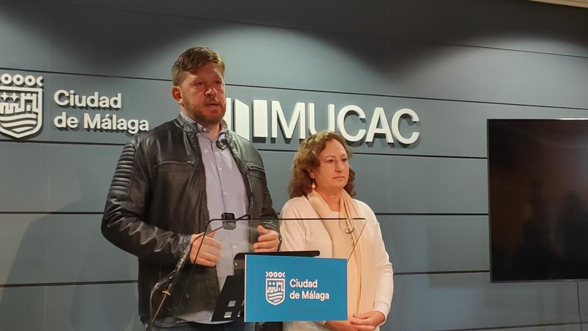 El portavoz de Con Málaga, Nicolás Sguiglia, junto a la dirigente de Podemos Micaela Jiménez