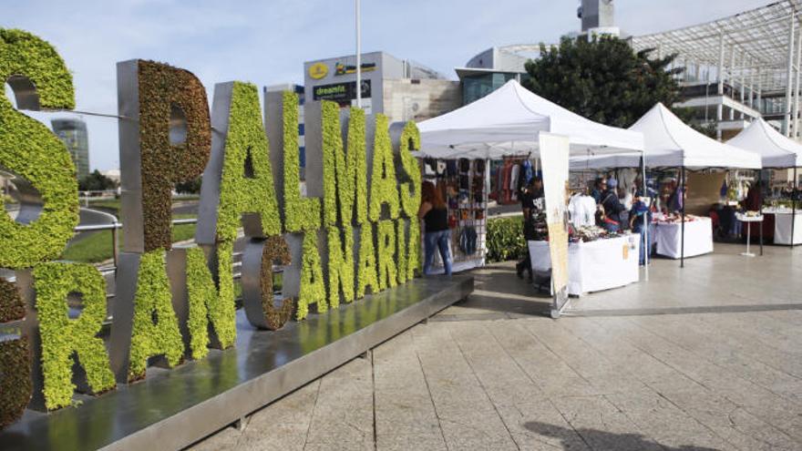 Un mercadillo de artesanía canaria para cruceros