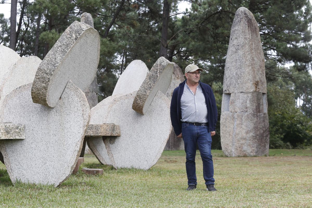 Manolo Paz, escultor Cambadés