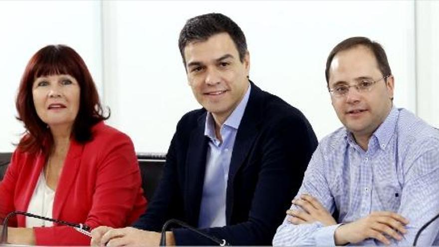 Pedro Sánchez, Micaela Navarro i César Luena, a l&#039;executiva del PSOE.