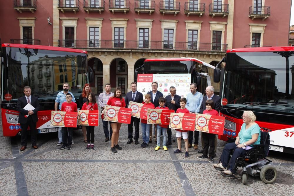 Presentación de la nueva imagen de los autobuses de EMTUSA