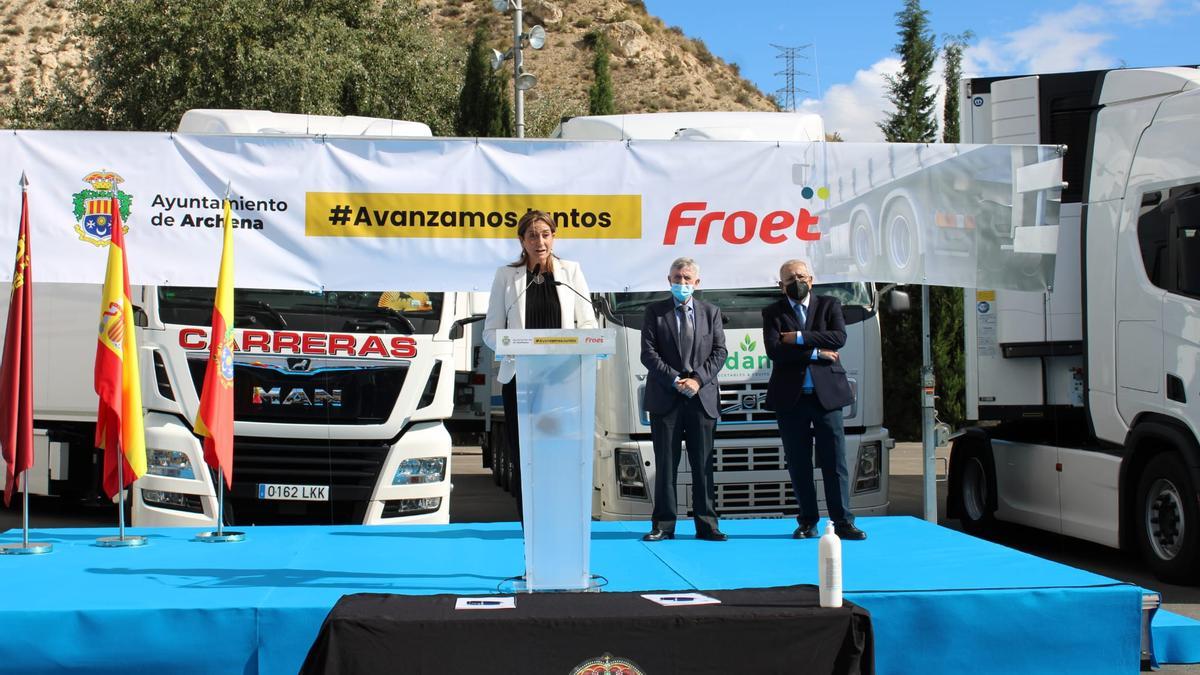 La alcaldesa interviene en el acto.