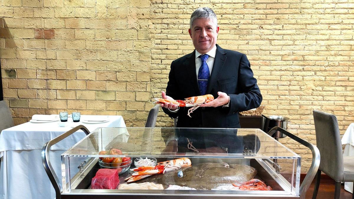 José Vicente Pérez, con el carro de productos en El Bressol.