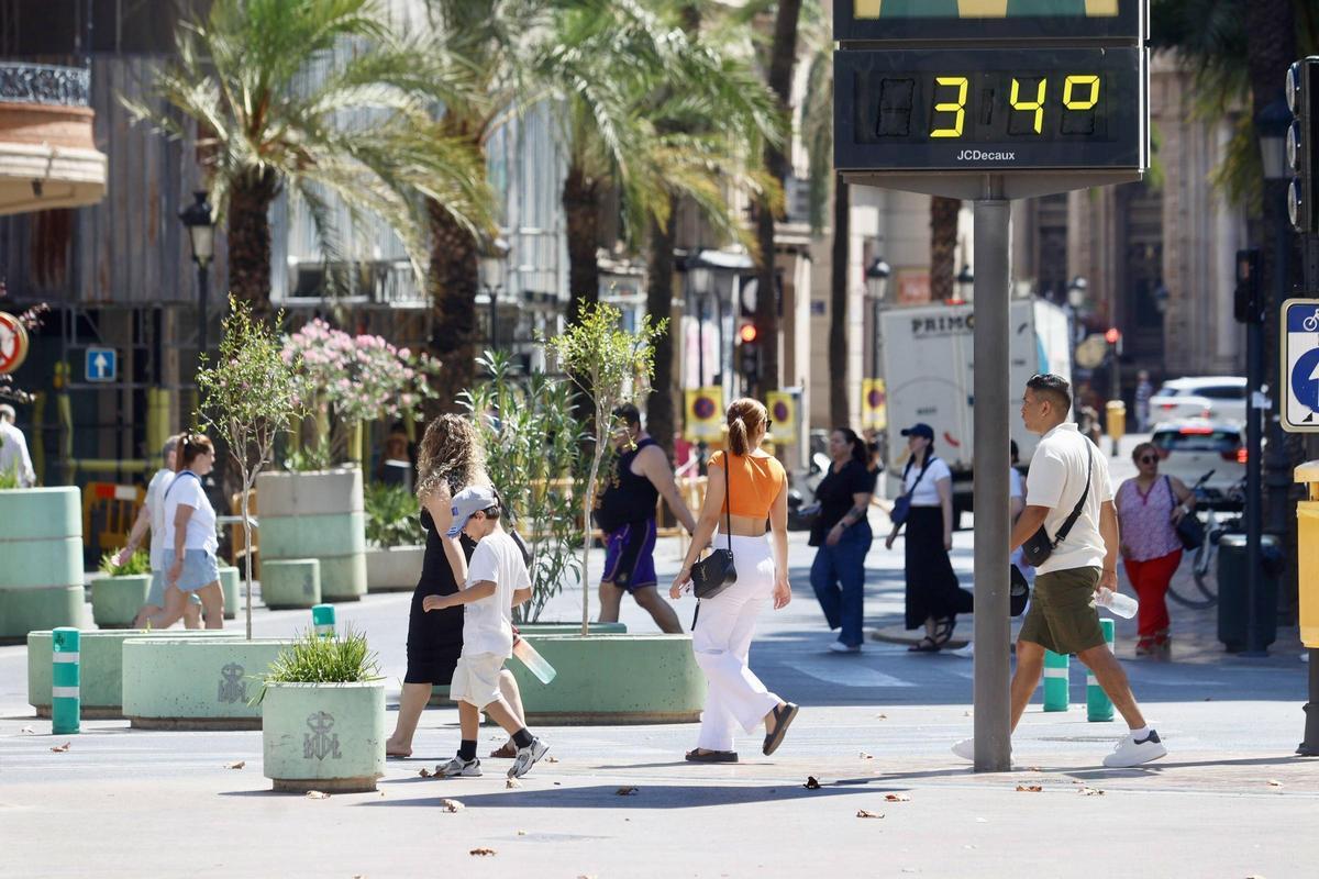 Ola de calor durante el pasado verano en el centro de València.