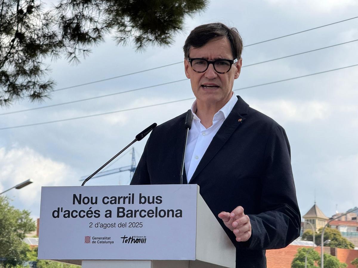 El presidente de la Generalitat, Salvador Illa, en la inauguración del carril bus de la B-23 de entrada a Barcelona durante el pasado mes de agosto.