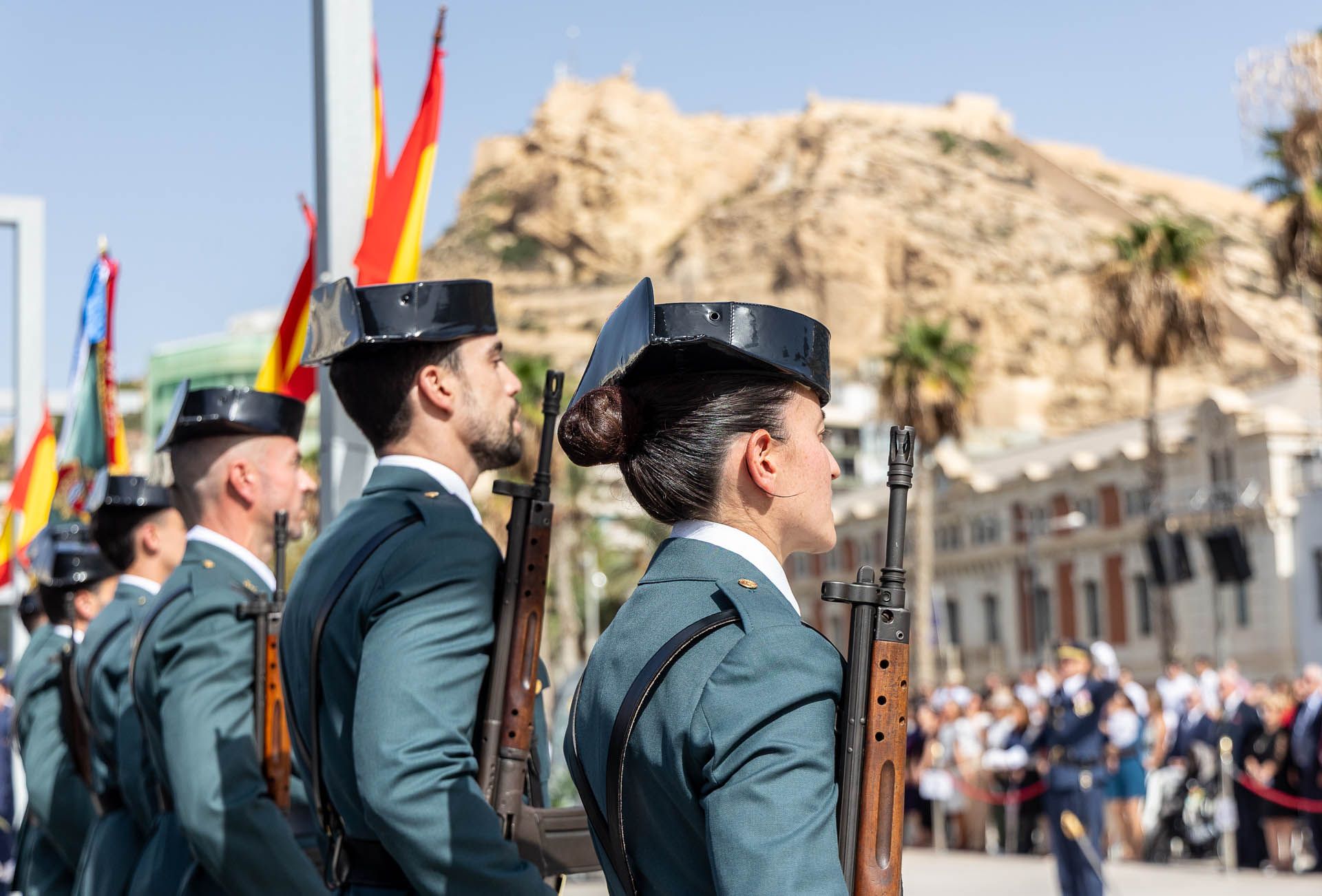 La Guardia Civil de Alicante celebra el día de la Virgen del Pilar en el Puerto