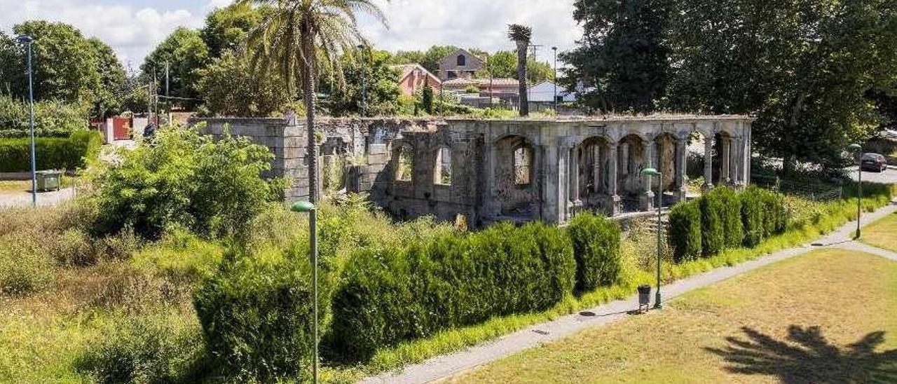 Aspecto actual de la construcción en ruinas abandonada desde hace años. // Cristina Graña