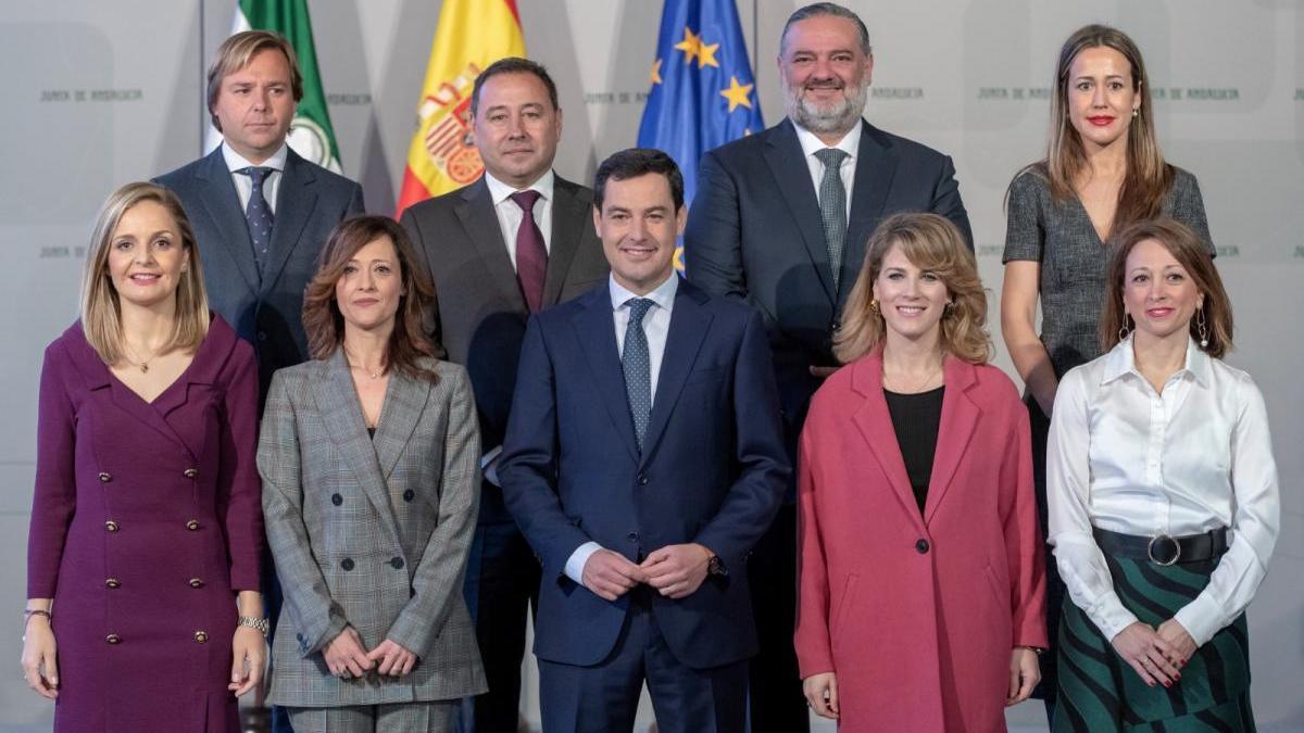 Moreno traslada a los nuevos delegados de la Junta que &quot;no cabe el sectarismo y la discriminación&quot; con los ayuntamientos