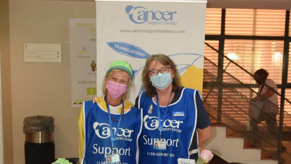 Freiwillige bei einer Aktion zu Brustkrebs in Son Llàtzer.