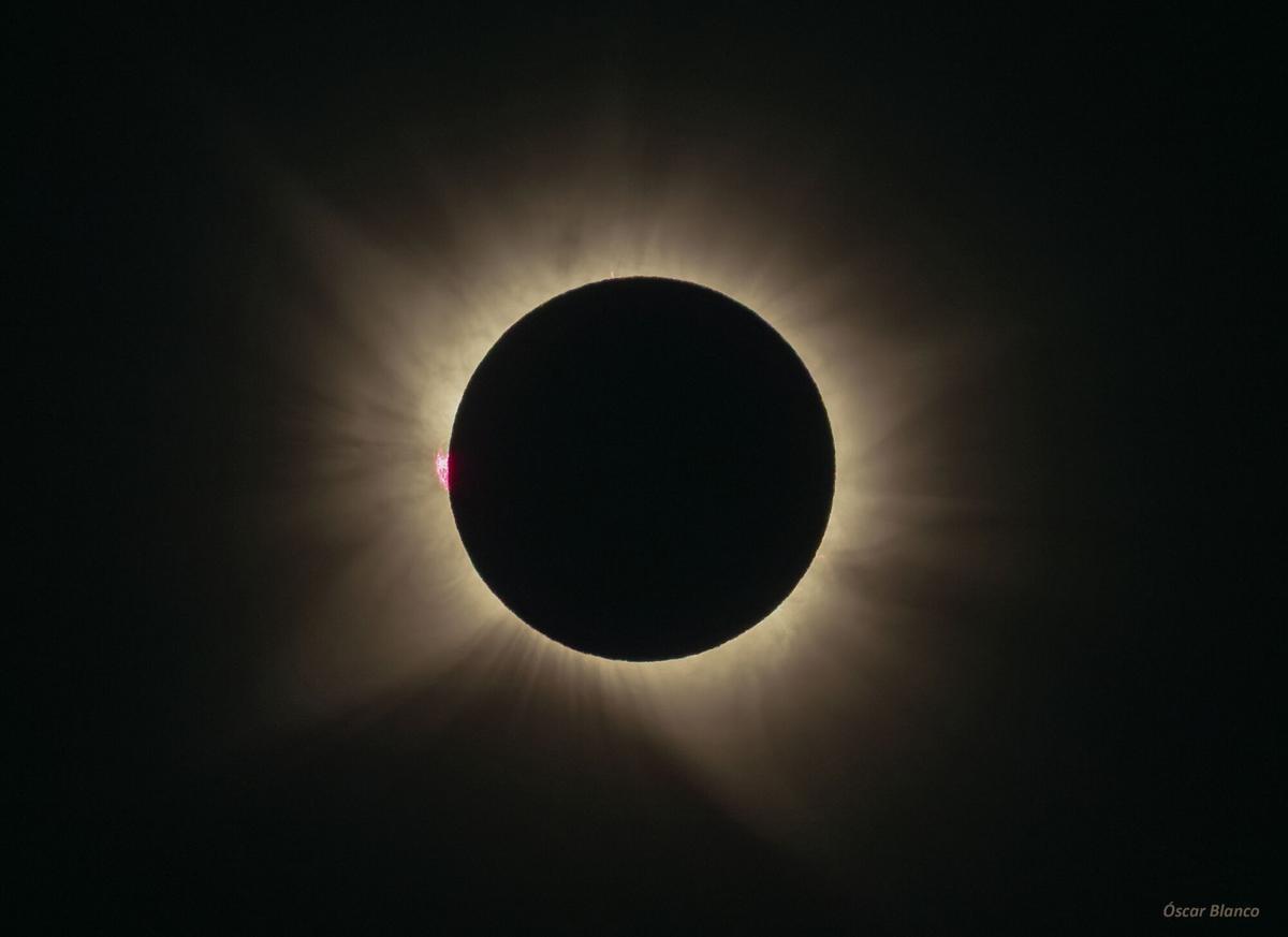 Protuberancia del Sol en el eclipse total visto desde Lugo