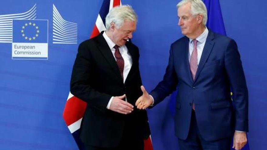 Davis i Barnier van explicar l&#039;acord de transició.