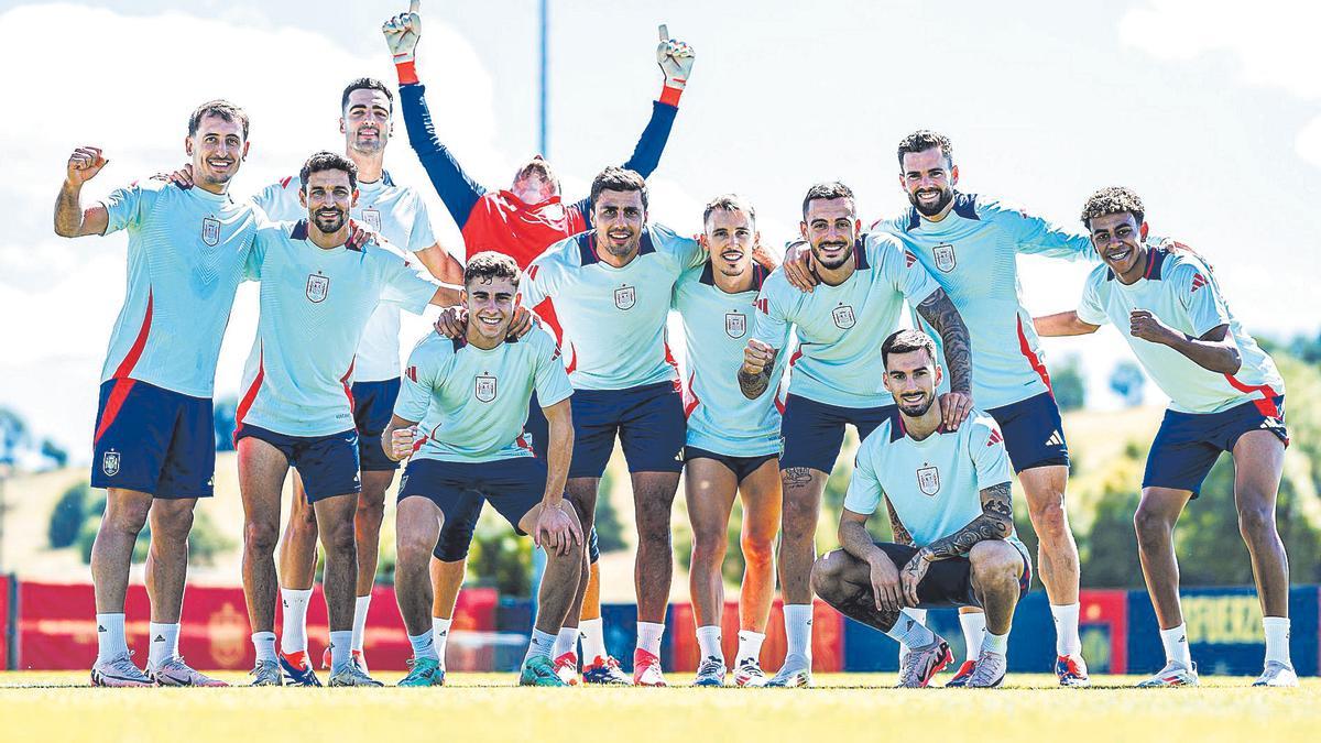 La selección española de fútbol tras entrenar este lunes en Donaueschingen (Alemania)