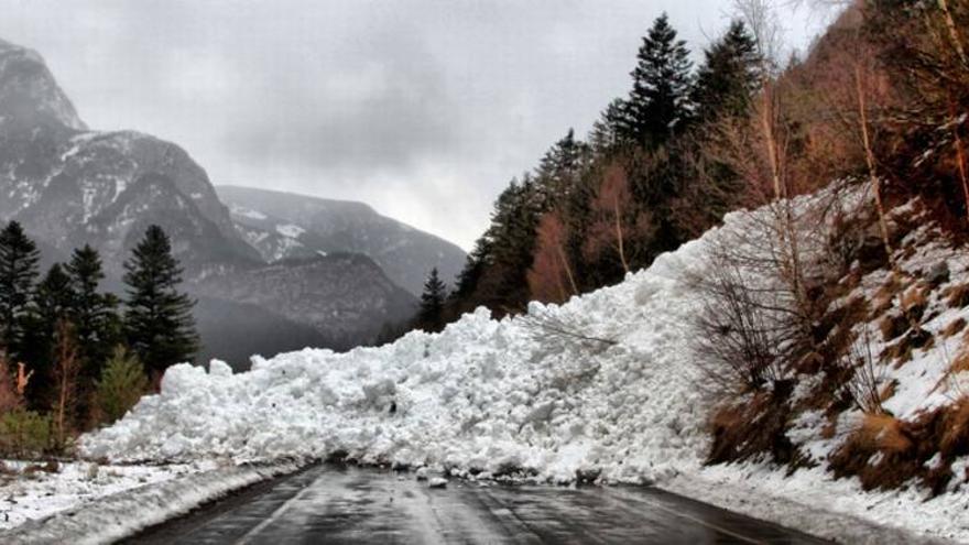 Abandonan el Balneario de Panticosa las personas aisladas por riesgo de aludes