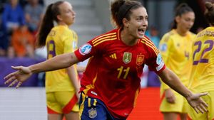 La centrocampista española Alexia Putellas celebra tras marcar el 6-2 durante el partido de la segunda jornada de la fase de grupos de la Eurocopa 2025 entre la selección de España y la selección de Bélgica, este lunes en el Stockhorn Arena en Thun, Suiza. EFE/ Ana Escobar. (Actualiza foto) (Actualiza texto)