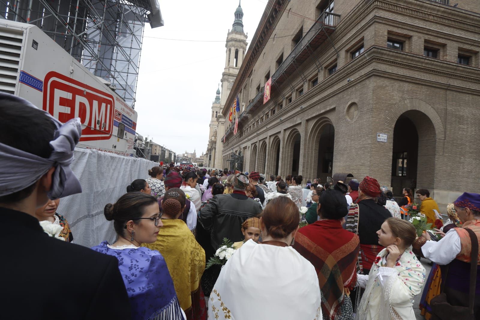 En imágenes | La Ofrenda de Flores a la Virgen del Pilar 2023 (I)