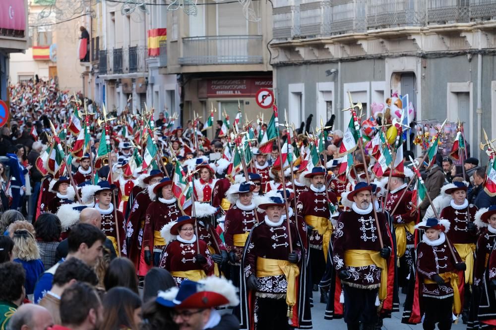 La Entrada y la Retreta abren los Moros y Cristianos de Sax