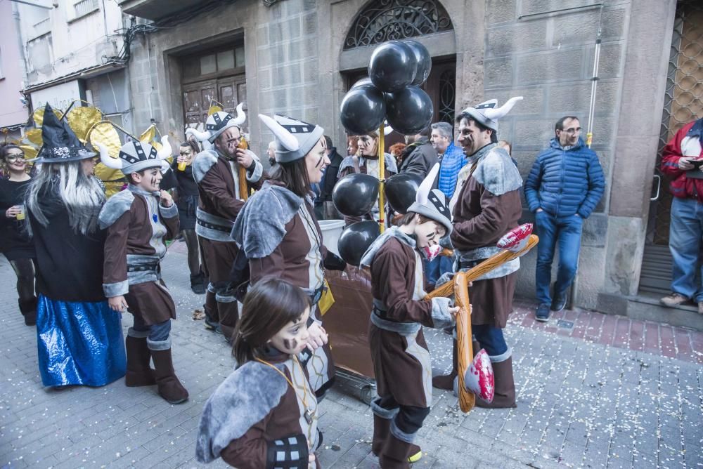 Set mil persones desborden els carrers de Sallent en un Carnaval multitudinari