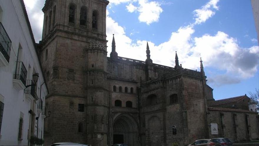 Una ponencia trata las obras de la catedral tras décadas