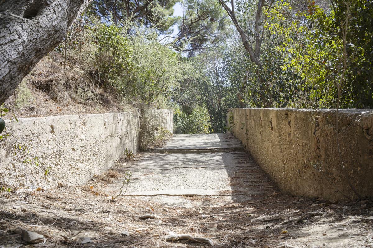 Restos casi centenarios de las antiguas escaleras mecánicas de la Exposición Internacional de 1929, en Montjuïc