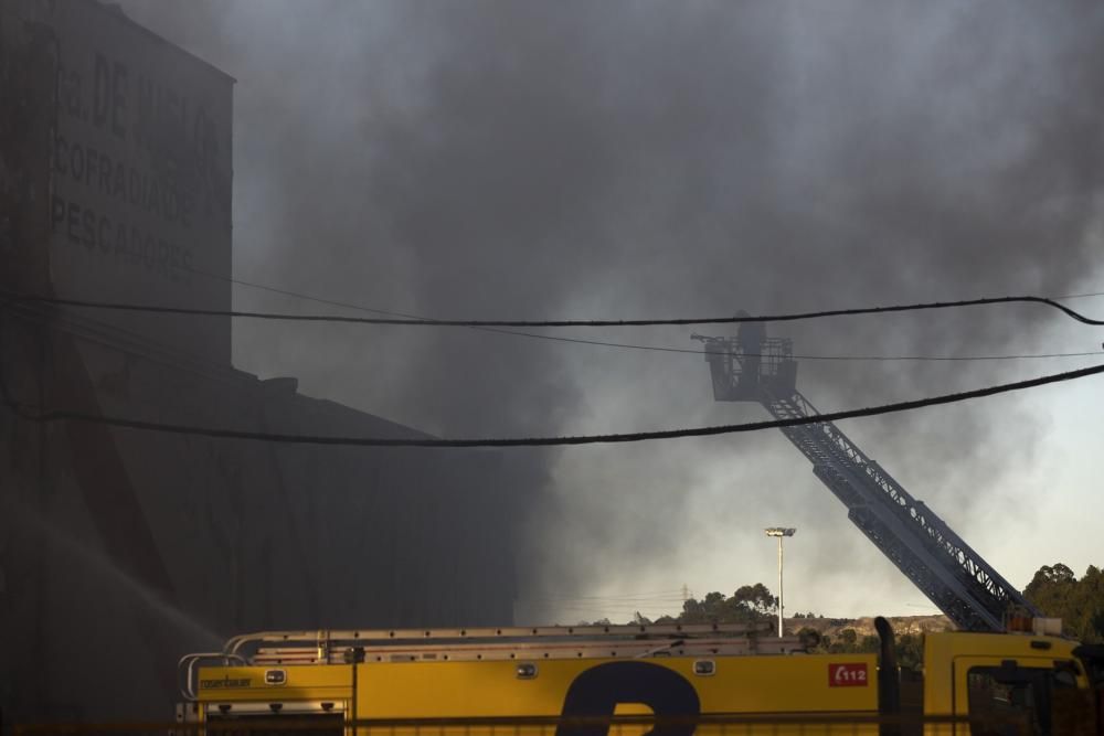 Un incendio en la antigua fábrica de hielo enciende las alarmas en la ciudad