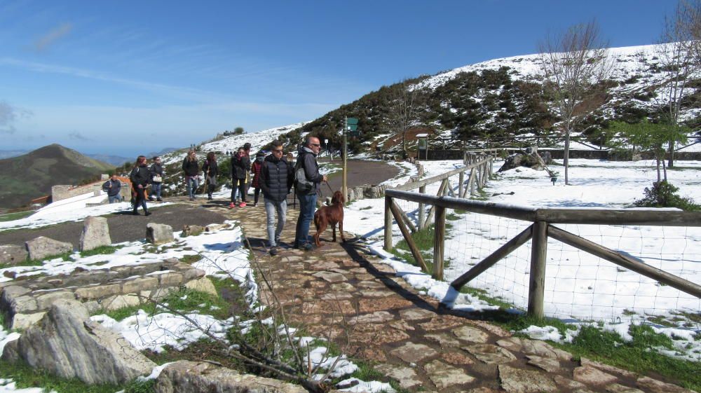 Sol y nieve para disfrutar de Los Lagos de Covadonga