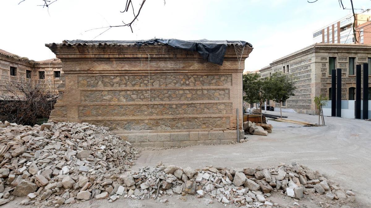 Cascotes del muro derribado de la Cárcel Vieja de Murcia.