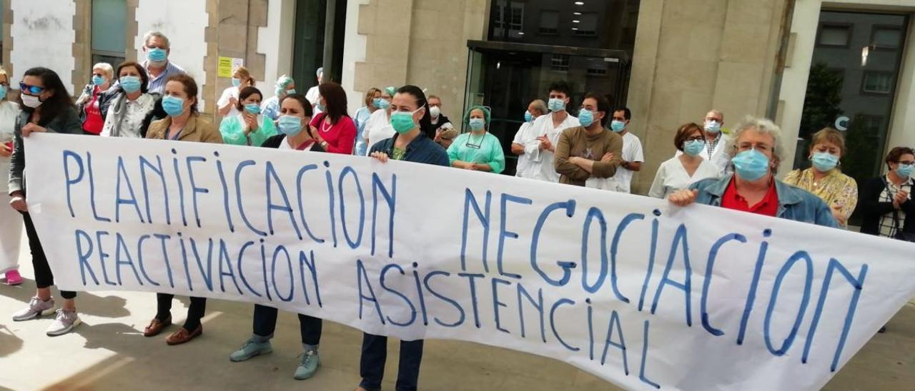 Protesta este mediodía en el Provincial. // R. Vázquez