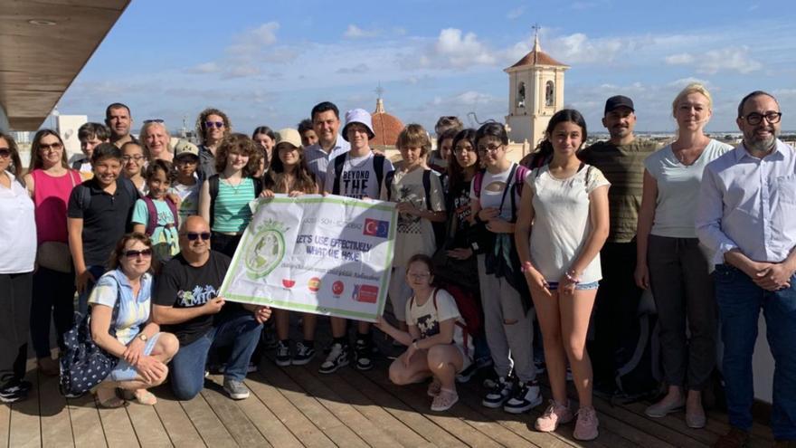 Los alumnos son recibidospor el colegio FulgencioRuiz. ayto.san javier