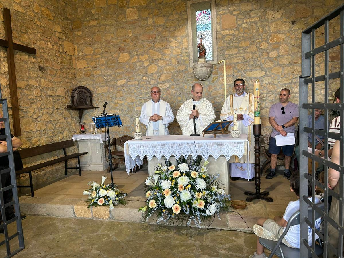 EN IMÁGENES: Homenaje vecinal a Joaquín Alperi y merienda de las fiestas de la Virgen de la Cabeza