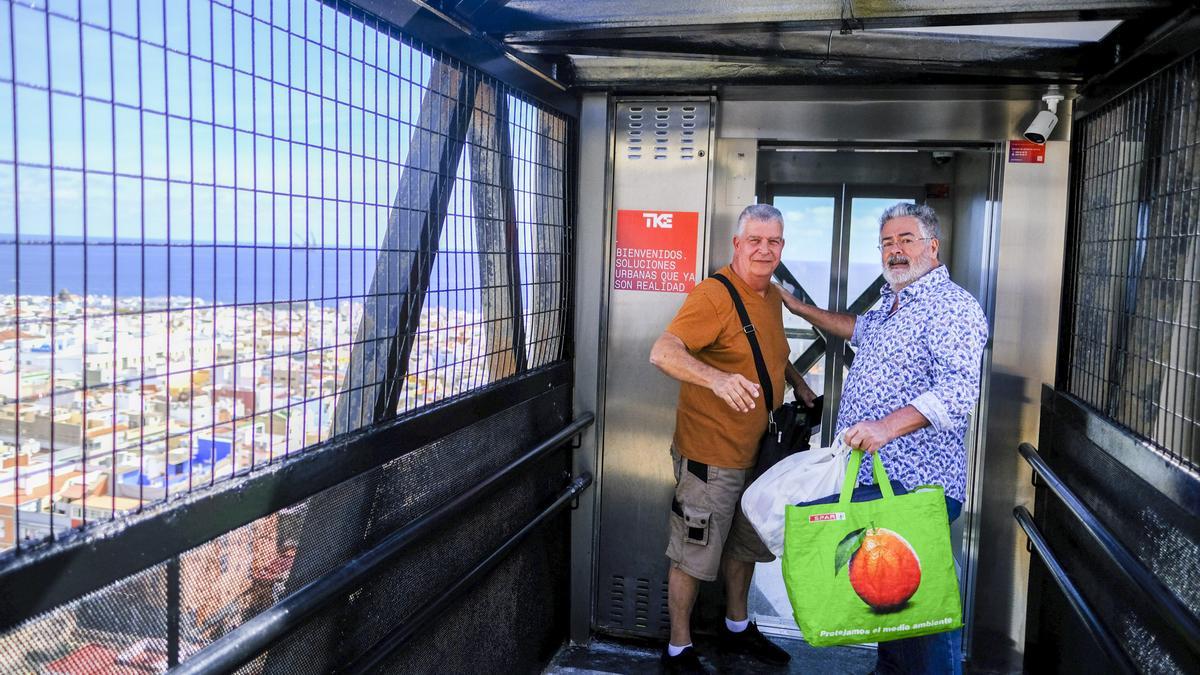 Puesta en marcha del ascensor que une los barrios de San Juan y San José.