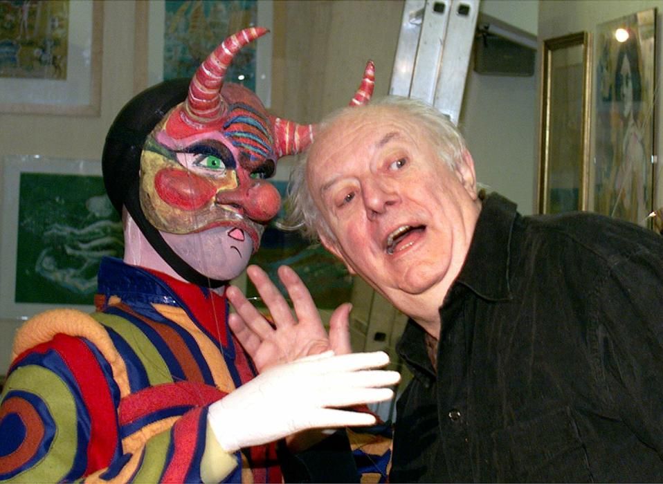 El Nobel de Literatura de 1997 Dario Fo presentó en el año 2000 'Marionetas con rabia y sentimiento', en el que repasaba los 60 años de trayectoria de él y de su mujer Franca Rame en el teatro.