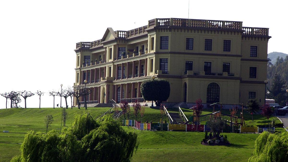 El Centro Asturiano en una imagen de principios de este siglo.