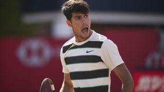 Alcaraz, a medio gas, alcanza con comodidad las semifinales de Queen's