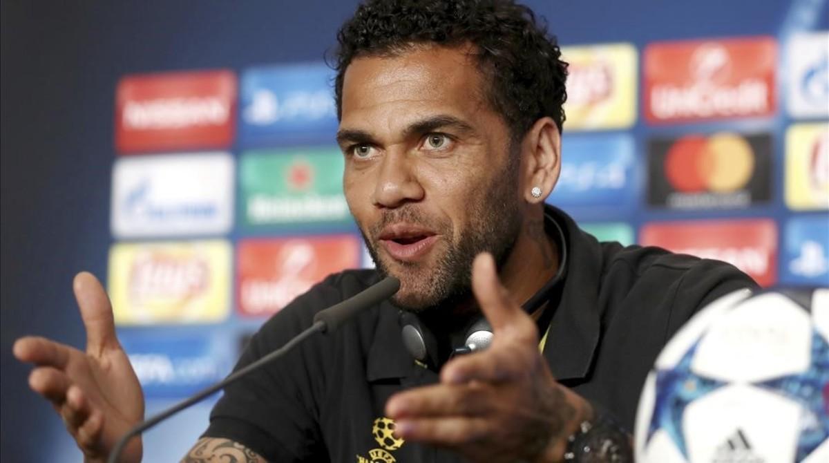 ecarrasco38714452 juventus  dani alves speaks during a press conference at the170620191103