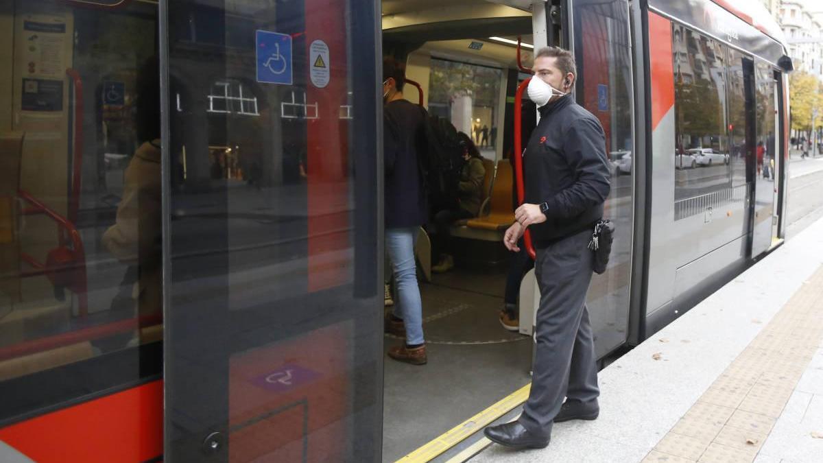 Mascarillas en el tranvía de Zaragoza